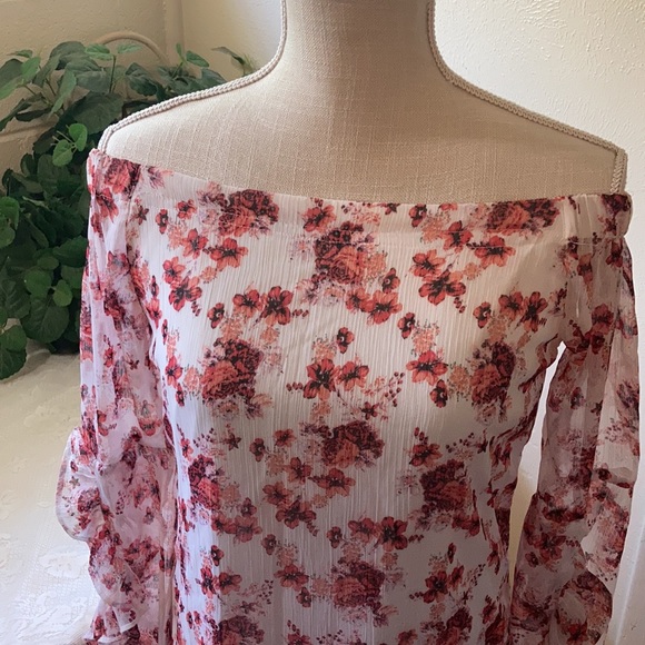 Charlotte Russe Floral Top with Ruffles on the Sleeves - Picture 6 of 8